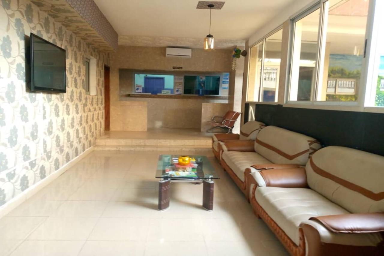 Residence Bethany Palace Абиджан Екстериор снимка